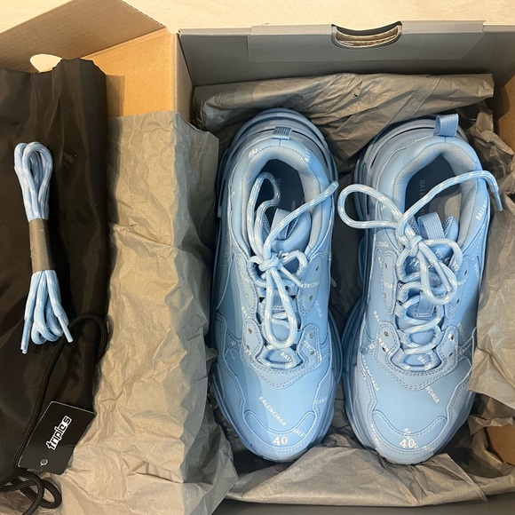 BALENCIAGA Triple S Light Blue - Picture 3 of 5